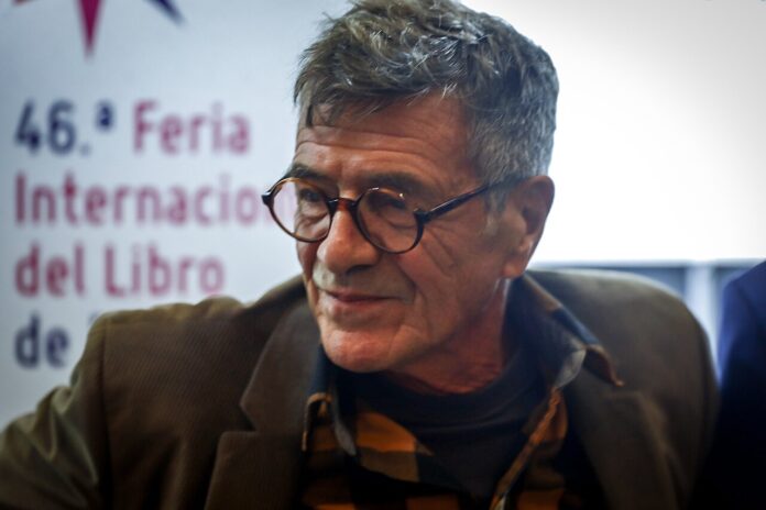 Guillermo Saccomanno at the opening of the 46th Buenos Aires International Book Fair, where he delivered a keynote, pictured on April 28, 2022 — photo by Kaloian, Ministerio de Cultura de la Nación (Wikimedia Commons).